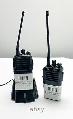 2 Vertex Standard (Motorola) VX-231 Radio bidirectionnelle / analogique avec chargeur