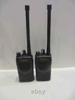2 X Motorola Bpr40 Mag Une Radio À Deux Voies Vhf 150-174 Mhz 8ch 5w Aah84kds8aa1an