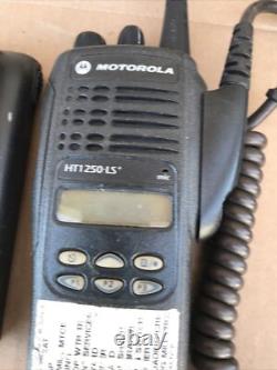 2 X Motorola HT1250 LS+ UHF 450-512MHz 4W 16CH Radios Bi-Directionnels AAH25SDH9DP5AN
