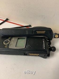 2 X Motorola Xts5000 Modèle II 700 / 800mhz Radio À Deux Voies H18ucf9pw6an Avec Antenne