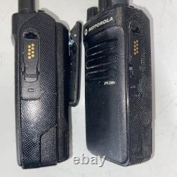2 radios Motorola Xpr 3300e UHF 403-512MHz, batterie et chargeur AAH02RDC9VA1AN