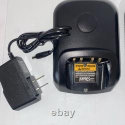 2 radios Motorola Xpr 3300e UHF 403-512MHz, batterie et chargeur AAH02RDC9VA1AN