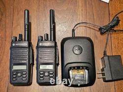 2 radios bidirectionnelles Motorola MOTOTRBO XPR3500e UHF AAH02RDH9VA1AN avec chargeur 403-512