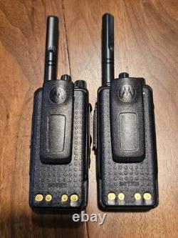 2 radios bidirectionnelles Motorola MOTOTRBO XPR3500e UHF AAH02RDH9VA1AN avec chargeur 403-512