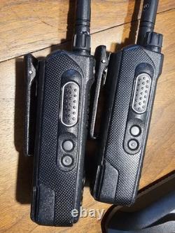 2 radios bidirectionnelles Motorola MOTOTRBO XPR3500e UHF AAH02RDH9VA1AN avec chargeur 403-512
