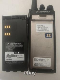 2 radios bidirectionnelles Motorola MTX9250 avec chargeur
