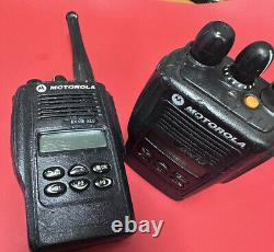 2x Motorola EX560 XLS 16CH UHF 450-512MHz Two Way Radio AAH38SDF9DU6AN Avec Batt