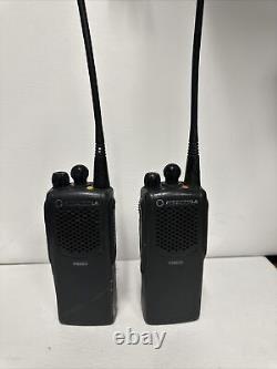 2x Motorola PR860 AAH45SDC9AA3AN 16CH 450-512MHz UHF Radio bidirectionnel avec piles