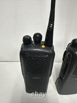2x Motorola PR860 AAH45SDC9AA3AN 16CH 450-512MHz UHF Radio bidirectionnel avec piles