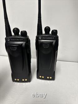 2x Motorola PR860 AAH45SDC9AA3AN 16CH 450-512MHz UHF Radio bidirectionnel avec piles