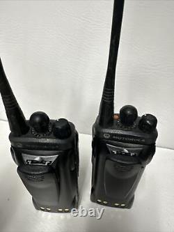 2x Motorola PR860 AAH45SDC9AA3AN 16CH 450-512MHz UHF Radio bidirectionnel avec piles