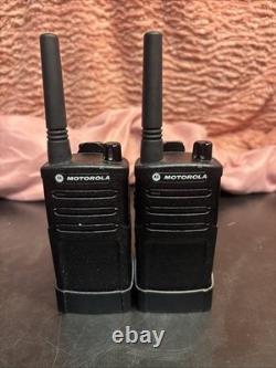 2x Motorola RMU2040 radio bidirectionnelle talkie-walkie RMU2040BHLAA, avec supports