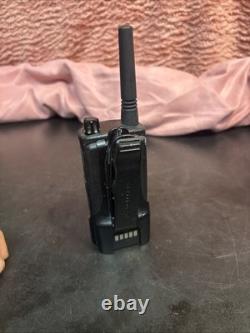 2x Motorola RMU2040 radio bidirectionnelle talkie-walkie RMU2040BHLAA, avec supports