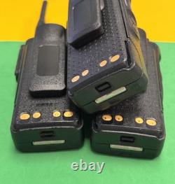 3X Radios bidirectionnels Motorola XPR 7380e 800/900Mhz AAH56UCC9WB1AN avec batteries
