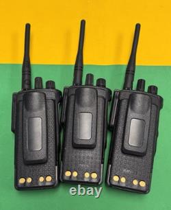 3X Radios bidirectionnels Motorola XPR 7380e 800/900Mhz AAH56UCC9WB1AN avec batteries