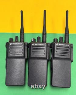 3X Radios bidirectionnels Motorola XPR 7380e 800/900Mhz AAH56UCC9WB1AN avec batteries