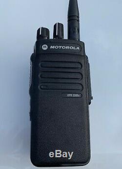 3 Motorola Xpr3300e Radios Bidirectionnelles Avec Chargeurs, Batteries Et Micros De Impres