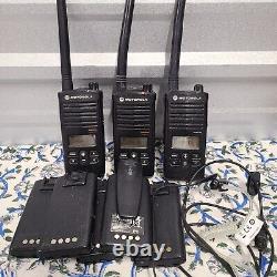 3 Talkies-walkies Motorola en état de marche, 8 batteries usagées, rdm2070d Walmart Pas de chargeur