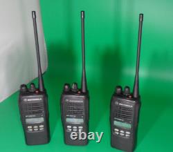 3 X Motorola HT1250 LS UHF 403-470 MHz 128CH 4W Radios Bidirectionnels AAH25RDH9DU5AN