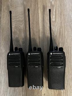 3 radios bidirectionnelles numériques Motorola AAH01QDC9JA2AN CP200d 403-470 MHz 4W ND