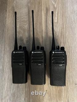 3 radios bidirectionnelles numériques Motorola AAH01QDC9JA2AN CP200d 403-470 MHz 4W ND