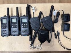 3 x Motorola Talkabout T200 FRS/GMRS Radios Bi-Directionnels (Gris) Avec 3X Microphone à Distance PTT