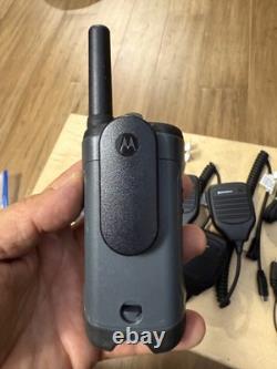 3 x Motorola Talkabout T200 FRS/GMRS Radios Bi-Directionnels (Gris) Avec 3X Microphone à Distance PTT