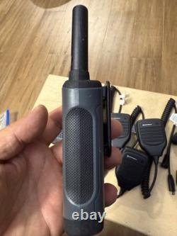 3 x Motorola Talkabout T200 FRS/GMRS Radios Bi-Directionnels (Gris) Avec 3X Microphone à Distance PTT