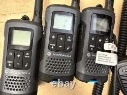3 x Motorola Talkabout T200 FRS/GMRS Radios Bi-Directionnels (Gris) Avec 3X Microphone à Distance PTT
