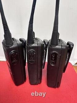 3x Motorola CP185 Talkie Walkie UHF 435-480mhz 16Ch AAH03RDF8AA7AN avec batteries