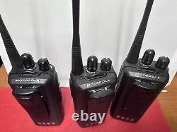 3x Motorola CP185 Talkie Walkie UHF 435-480mhz 16Ch AAH03RDF8AA7AN avec batteries