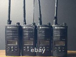4 Motorola CP110m avec affichage UHF 8 canaux radios bidirectionnels avec batterie chargeur 6 banques