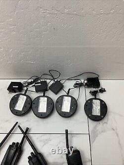(4 PACK) Radios portables bidirectionnels Motorola VX-261 avec chargeurs
