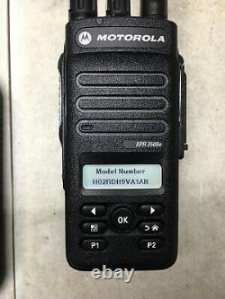 (6) Motorola Mototrbo Xpr3500e Uhf Aah02rdh9va1an Deux Voies Radios W Chargers