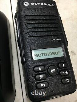 (6) Motorola Mototrbo Xpr3500e Uhf Aah02rdh9va1an Deux Voies Radios W Chargers