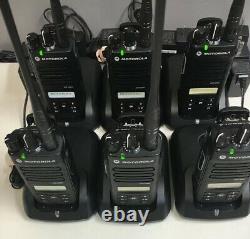 (6) Motorola Mototrbo Xpr3500e Uhf Aah02rdh9va1an Deux Voies Radios W Chargers