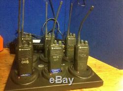 Beaucoup De Six (6) Motorola Radio À Deux Voies Rayon Cp200 Uhf Aah50rdc9aa2an