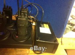 Beaucoup De Six (6) Motorola Radio À Deux Voies Rayon Cp200 Uhf Aah50rdc9aa2an