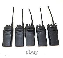 CINQ Motorola HT750 403-470 MHz UHF Radio bidirectionnelle AAH25RDC9AA3AN