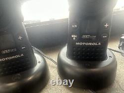 DEUX 2 radios bidirectionnelles Motorola CLS1410 UHF AVEC chargeurs et batteries
