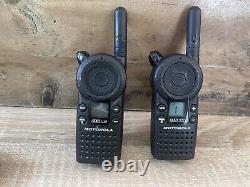 Deux Motorola Cls1110 Radios 2 Voies W Chargeur