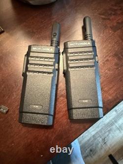 Deux radios bidirectionnelles Motorola SL300 en état de fonctionnement