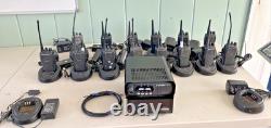 Ensemble de 14 radios Motorola Radius CP200 + radio bidirectionnelle CDM750