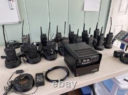 Ensemble de 14 radios Motorola Radius CP200 + radio bidirectionnelle CDM750