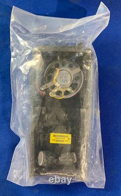 Ensemble de 18 radios bidirectionnelles Motorola CP200 et CP200d UHF et VHF avec chargeurs à lire
