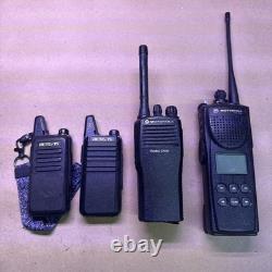 Ensemble de 4 radios bidirectionnelles Motorola XTS3000 CP200 + Retevis non testées