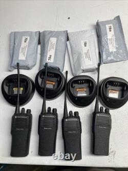 Ensemble de 4 radios bidirectionnelles UHF Motorola CP200 à 4 canaux avec chargeurs