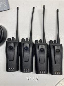 Ensemble de 4 radios bidirectionnelles UHF Motorola CP200 à 4 canaux avec chargeurs