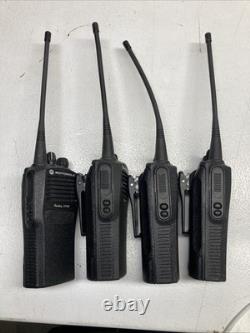 Ensemble de 4 radios bidirectionnelles UHF Motorola CP200 à 4 canaux avec chargeurs