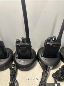 Ensemble de 5 radios bidirectionnelles Motorola Mag One BPR40-AAH84KDS8AA1AN complet